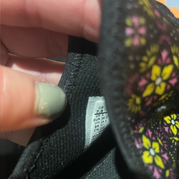 Nike Air Max Floral Pattern 7.5 women’s - Picture 3 of 4